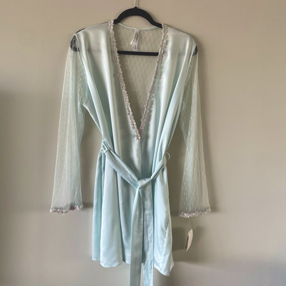NWT Flora Nikrooz Showstopper Charmeuse Lace Bridal Robe (M)